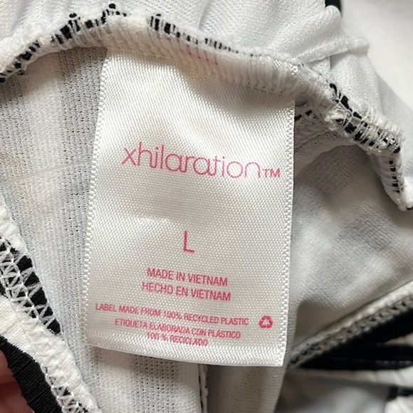 Last chance…Xhilaration Bikini Top Swimsuit Swim Black White Stripe L Large New - Picture 5 of 6